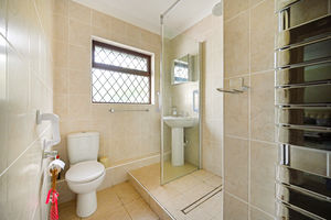 Shower room- click for photo gallery
